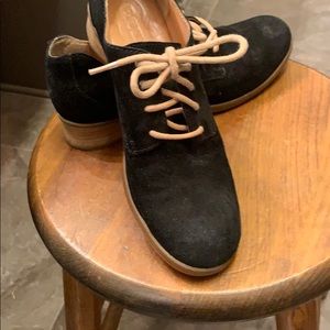 Born oxfords 8/39. Great condition.
